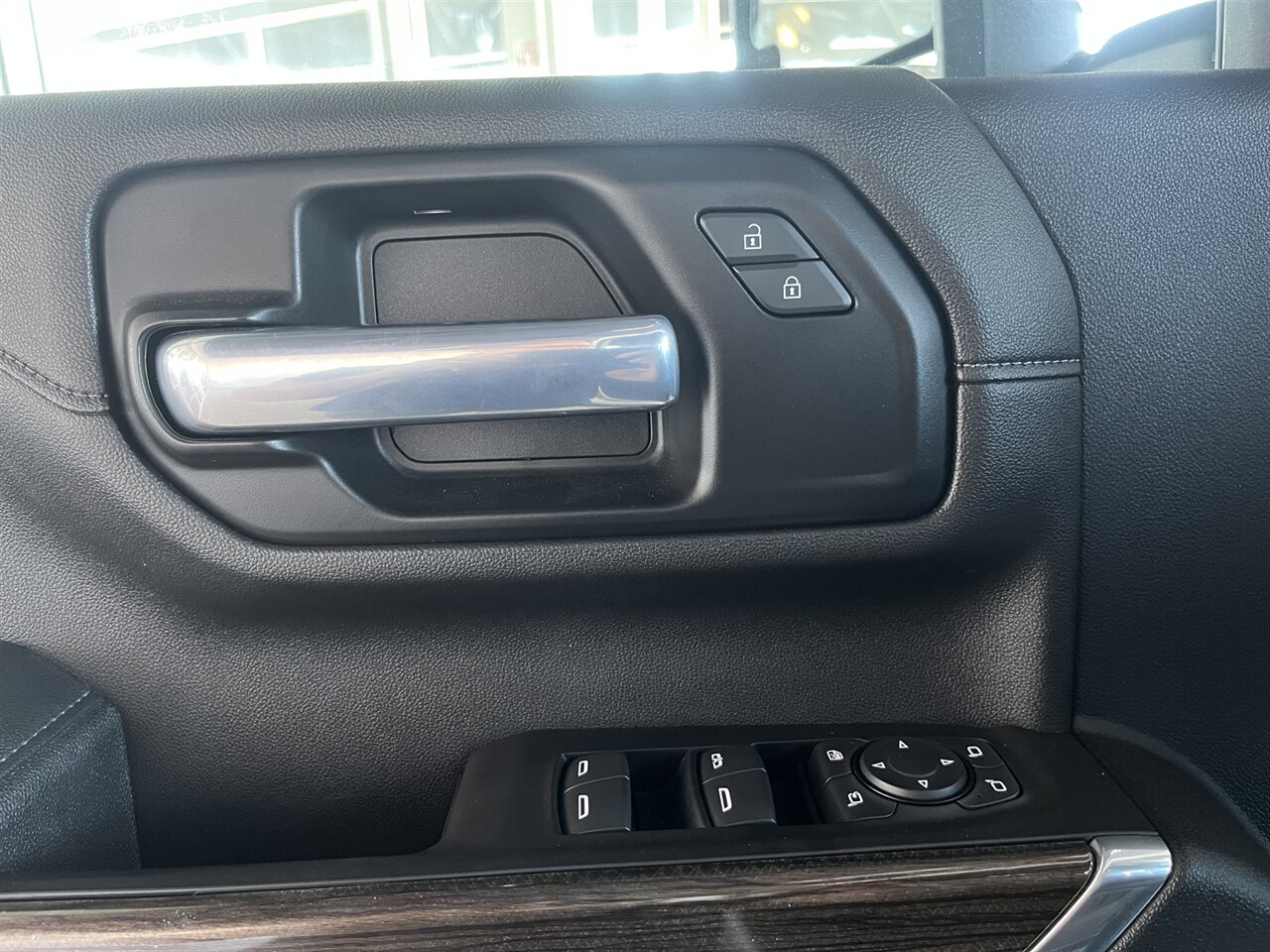2021 Chevrolet Silverado 2500HD LT Diesel 4x4 - Custom Upgrades - 5th Wheel Prep Package - Photo 21 - Victorville, CA 92392