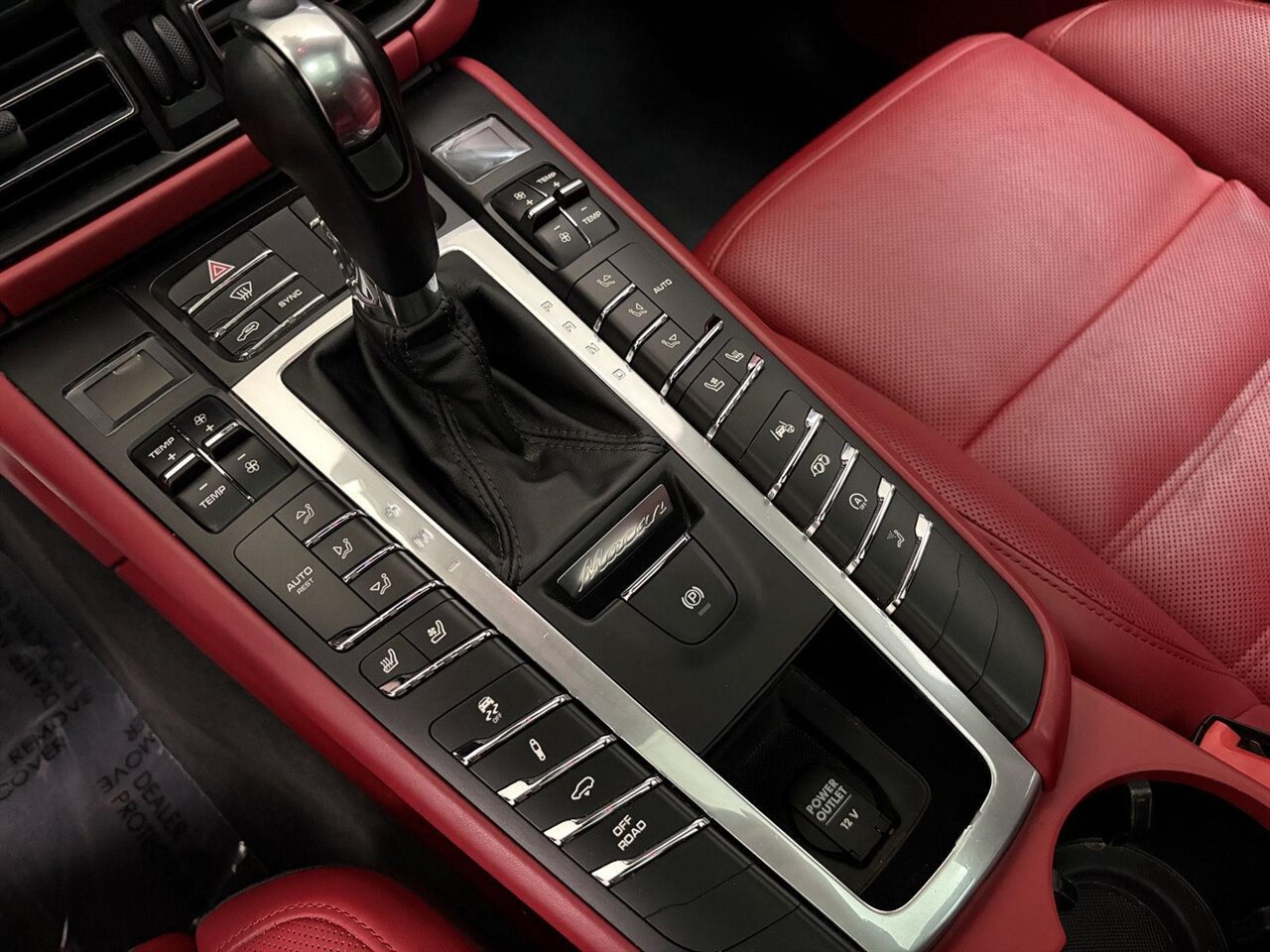 2020 Porsche Macan GTS   - Photo 27 - Victorville, CA 92392