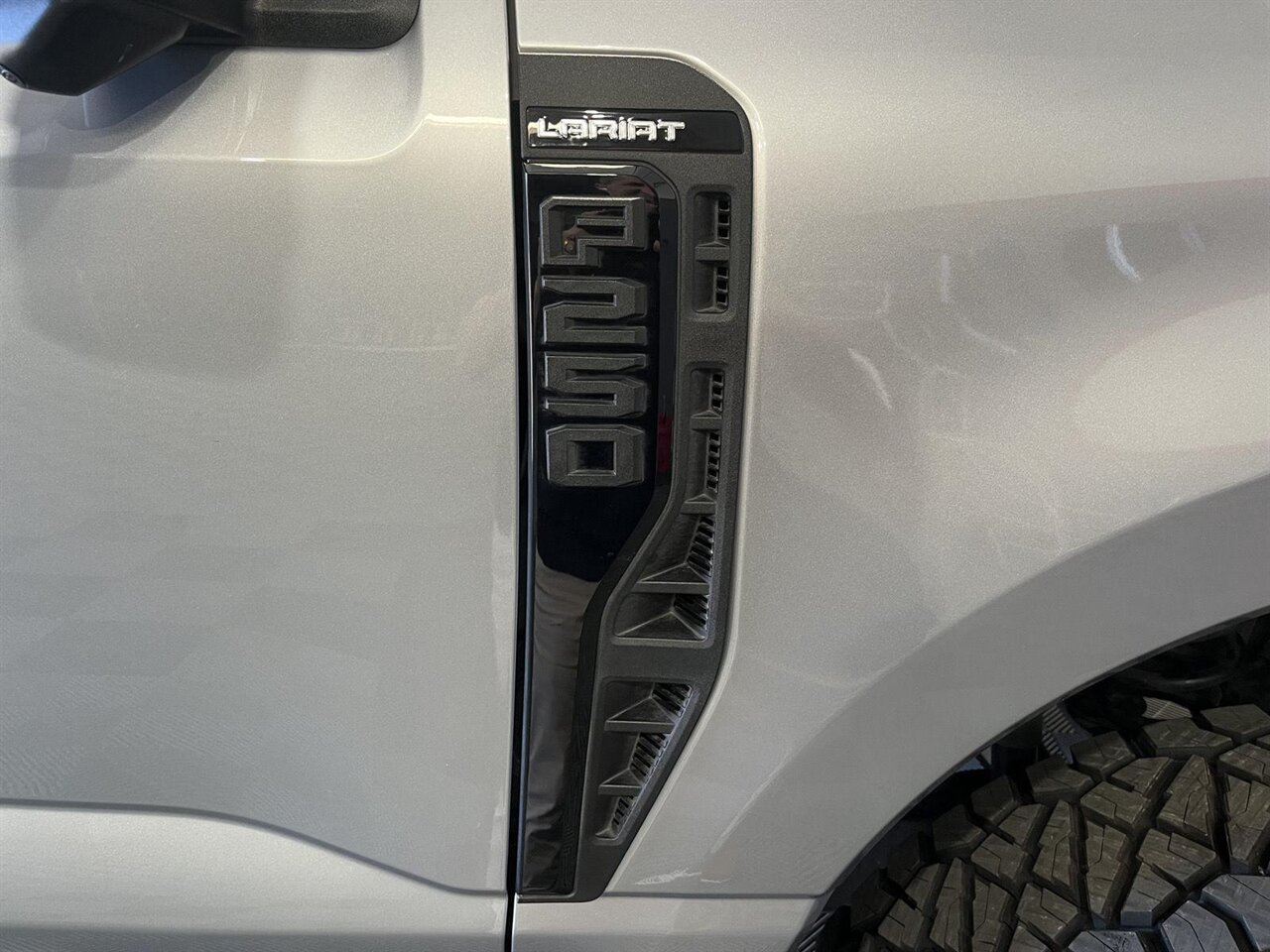2024 Ford F-250 Super Duty Lariat Custom Lifted with 37's - Photo 25 - Victorville, CA 92392