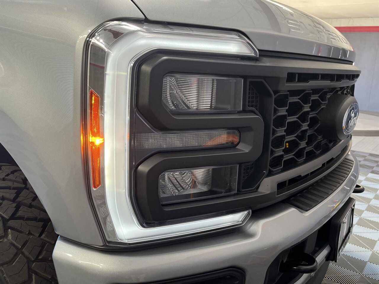 2024 Ford F-250 Super Duty Lariat Custom Lifted with 37's - Photo 24 - Victorville, CA 92392