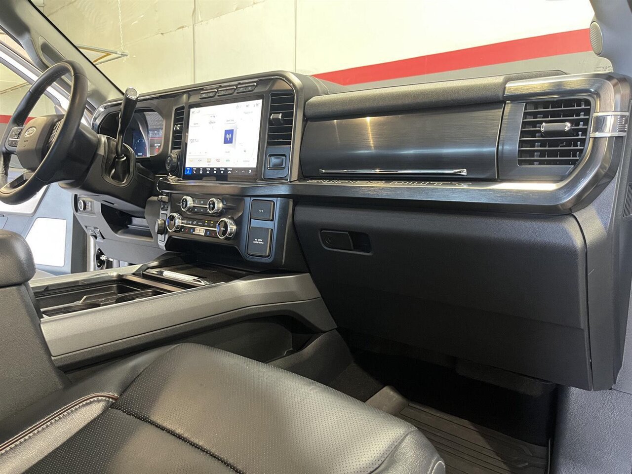 2024 Ford F-250 Super Duty Lariat Custom Lifted with 37's - Photo 44 - Victorville, CA 92392