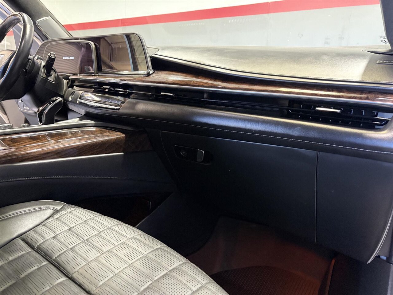 2022 Cadillac Escalade Sport Platinum - Photo 24 - Victorville, CA 92392