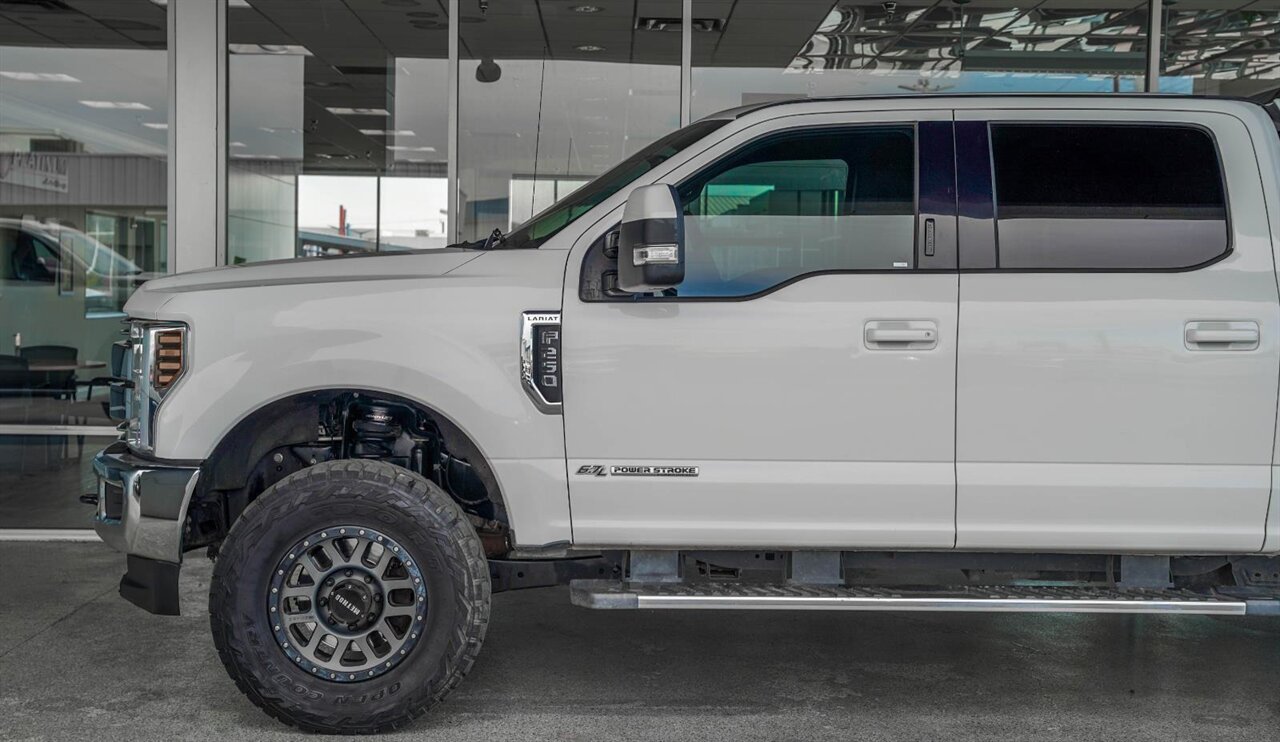 2019 Ford F-250 Super Duty lariat  Custom Lifted Diesel 4x4 - Photo 9 - Victorville, CA 92392