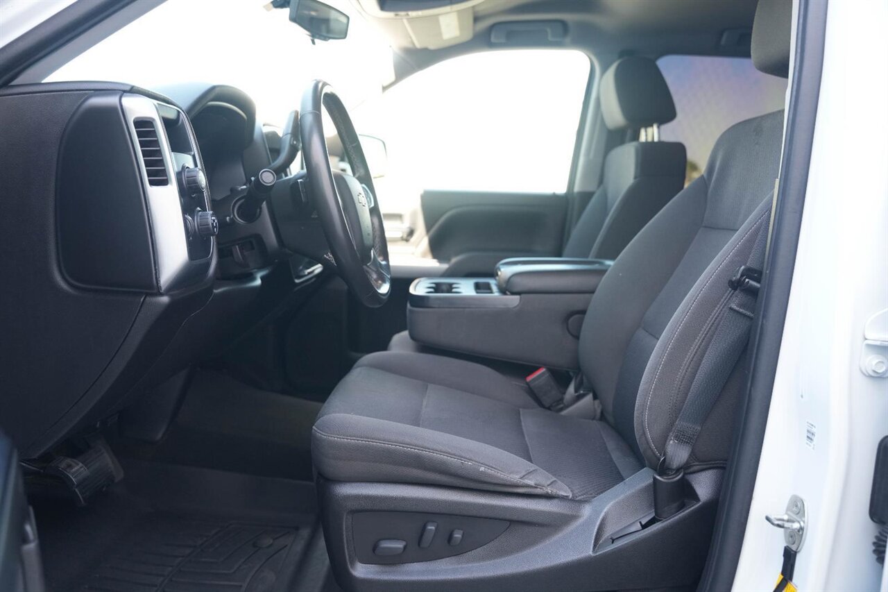 2018 Chevrolet Silverado 1500 LT   - Photo 2 - Victorville, CA 92392