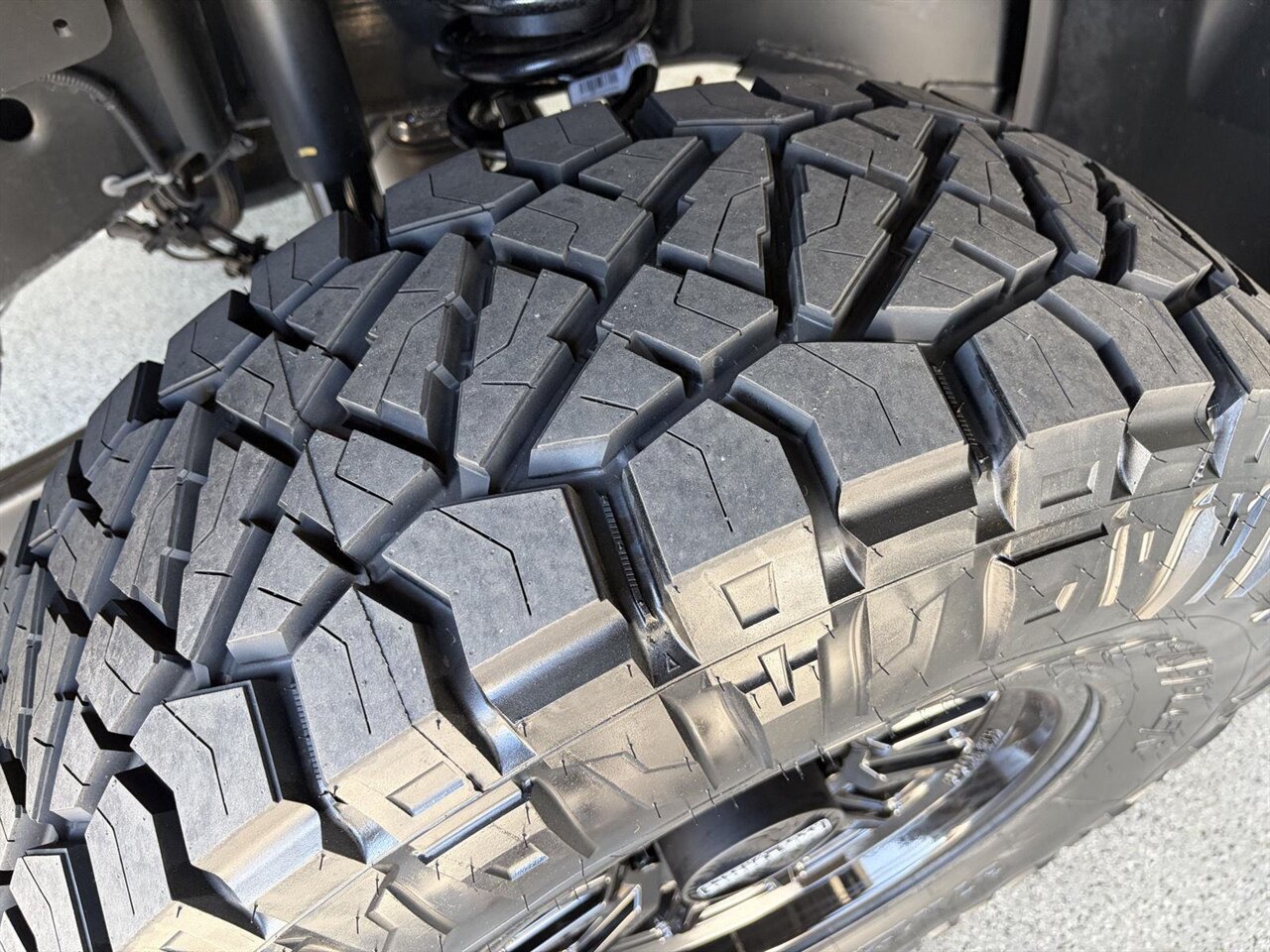 2026 RAM 2500 Laramie  Level Kit - Method Wheels - Nitto Tires - Photo 7 - Victorville, CA 92392