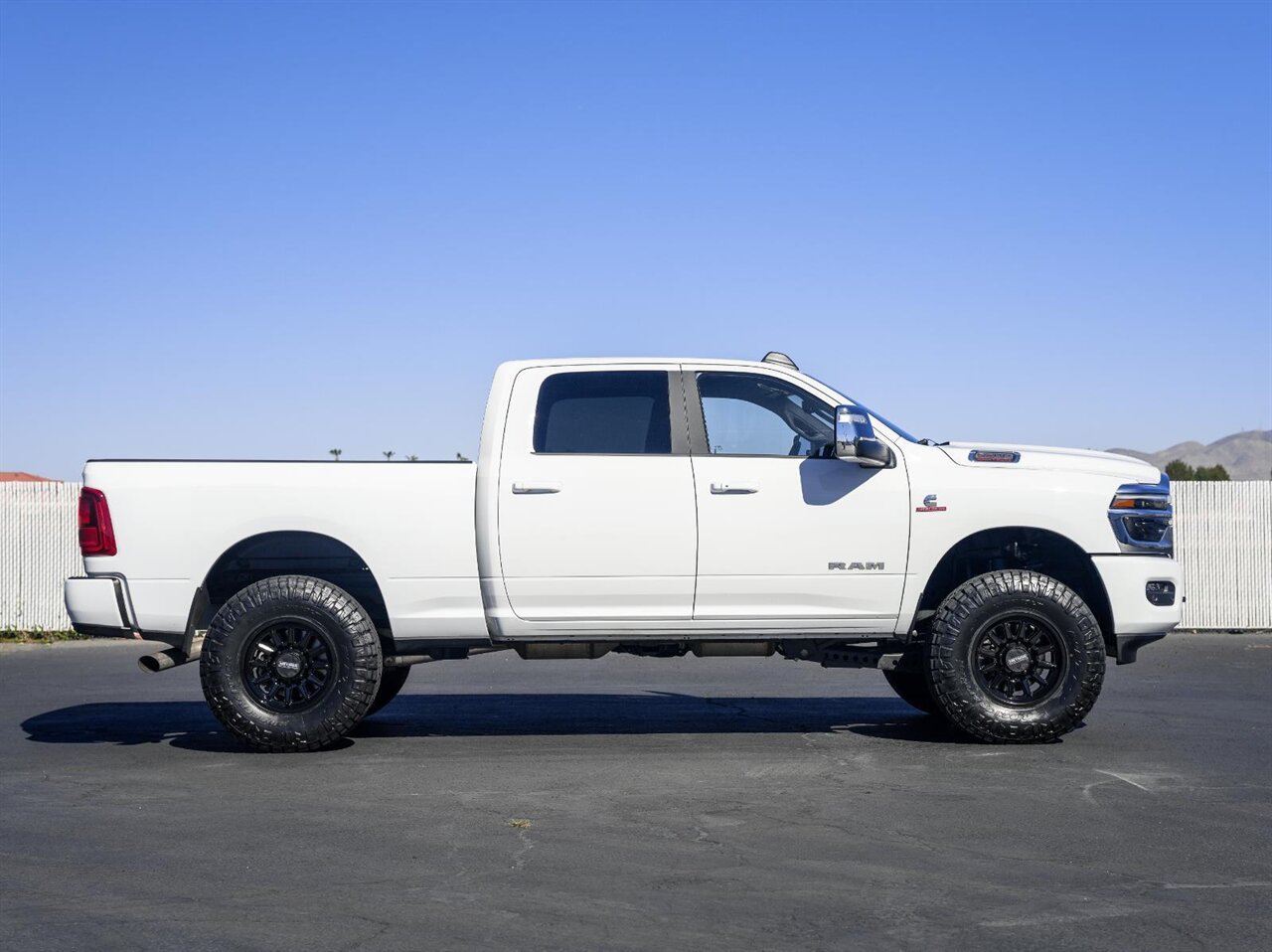 2026 RAM 2500 Laramie  Level Kit - Method Wheels - Nitto Tires - Photo 5 - Victorville, CA 92392