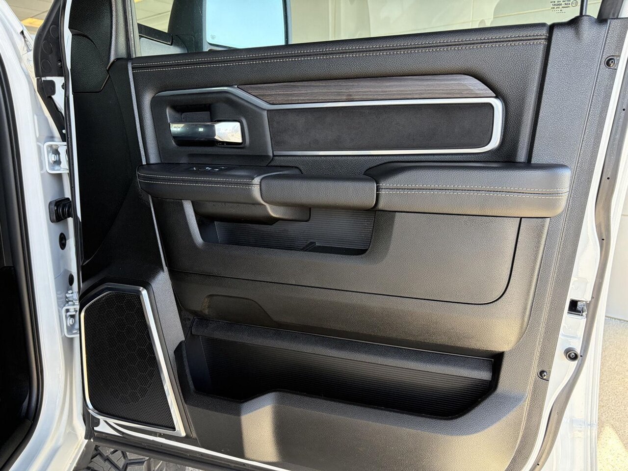 2026 RAM 2500 Laramie  Level Kit - Method Wheels - Nitto Tires - Photo 34 - Victorville, CA 92392