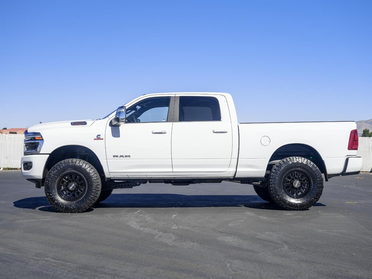 2026 RAM 2500 Laramie  Level Kit - Method Wheels - Nitto Tires - Photo 8 - Victorville, CA 92392
