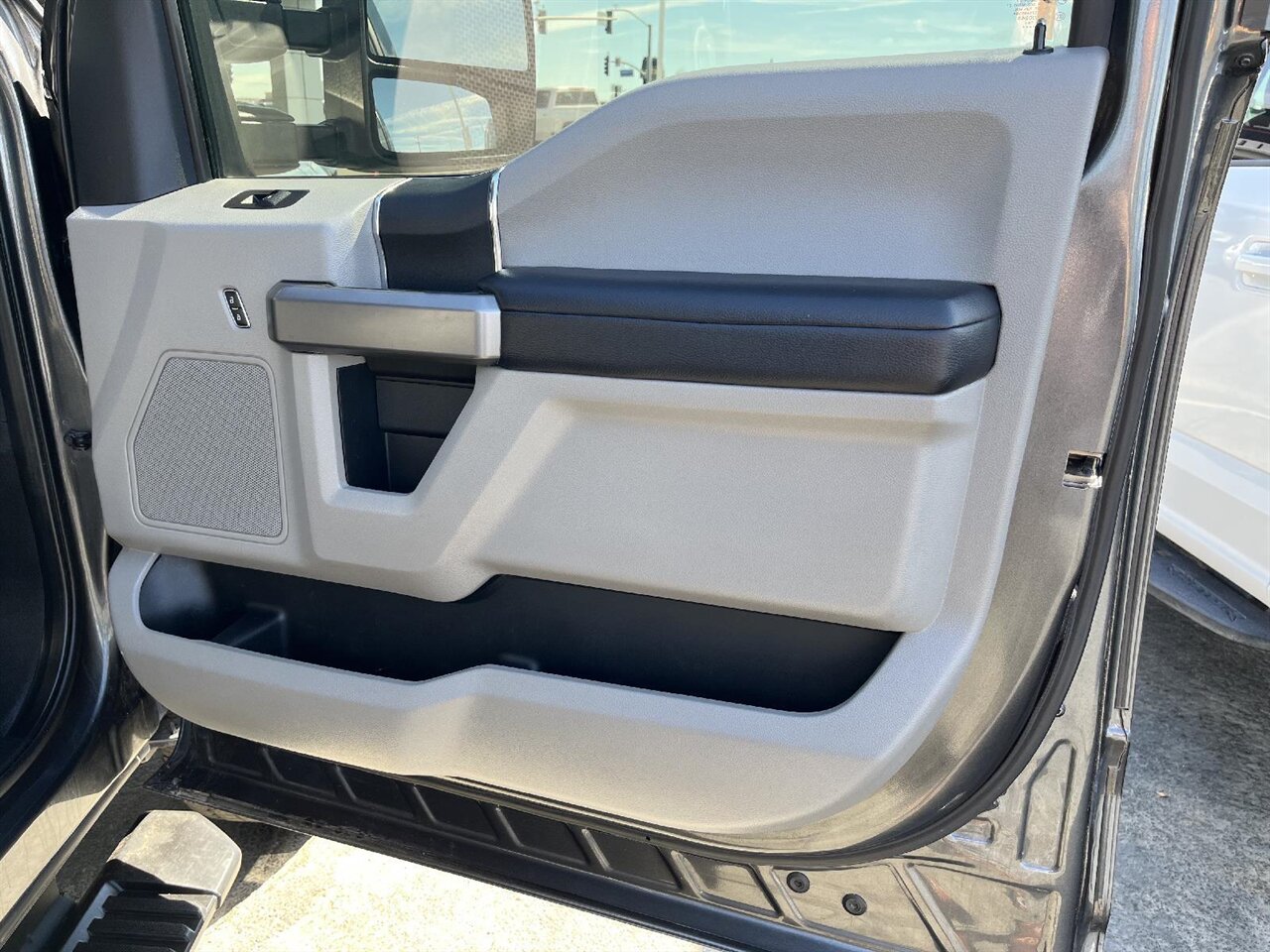 2020 Ford F-250 Super Duty XLT   - Photo 27 - Victorville, CA 92392