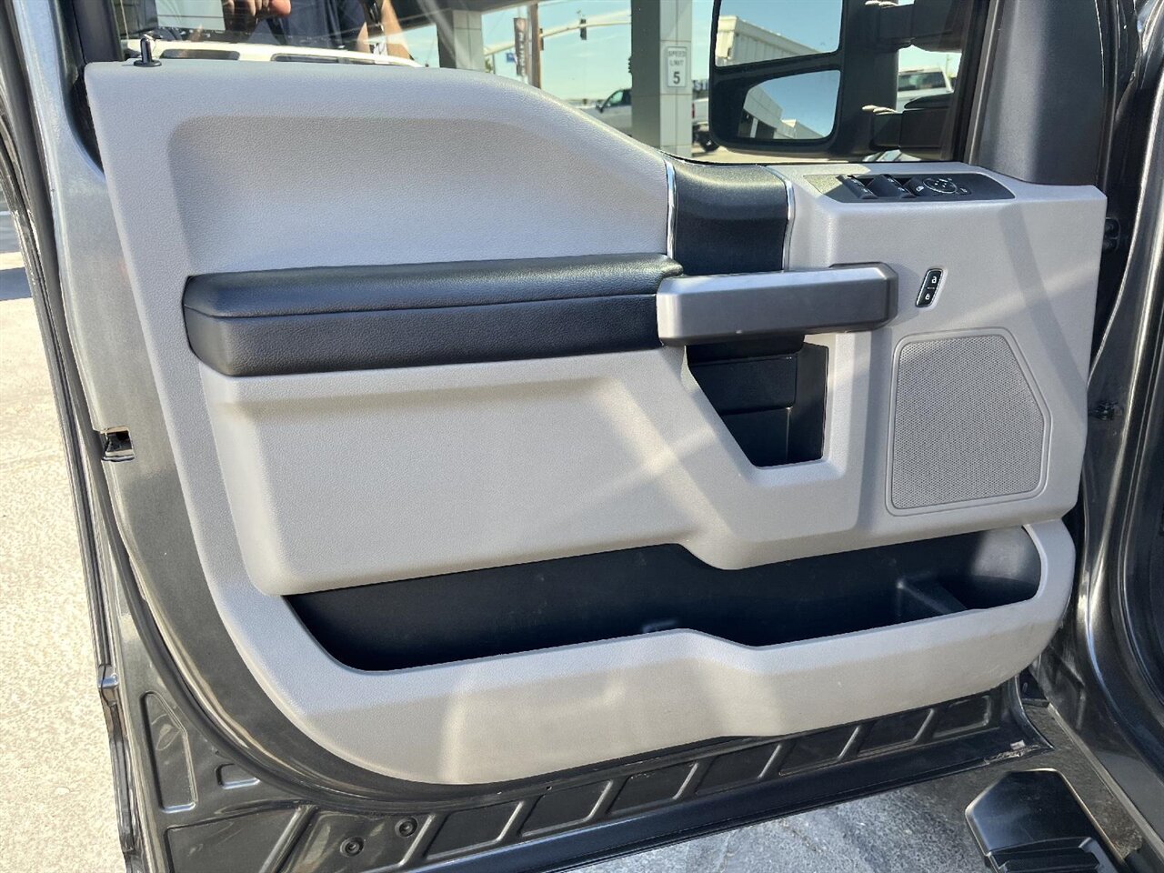 2020 Ford F-250 Super Duty XLT   - Photo 29 - Victorville, CA 92392