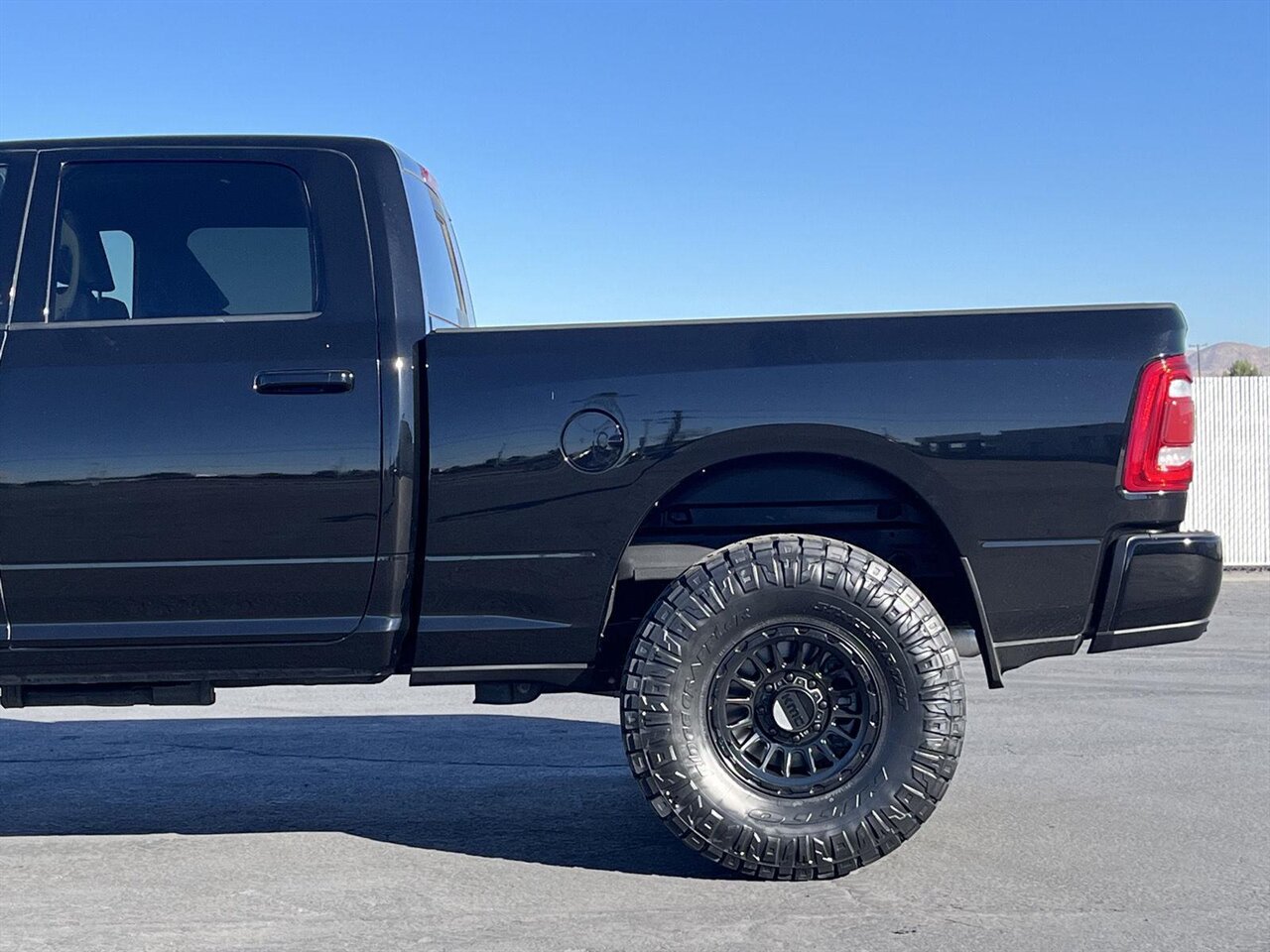 2024 RAM 2500 Laramie   - Photo 8 - Victorville, CA 92392