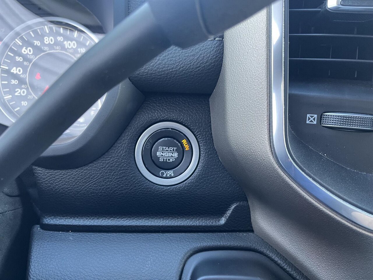 2024 RAM 2500 Laramie   - Photo 19 - Victorville, CA 92392