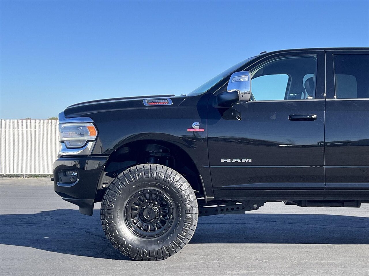 2024 RAM 2500 Laramie   - Photo 7 - Victorville, CA 92392