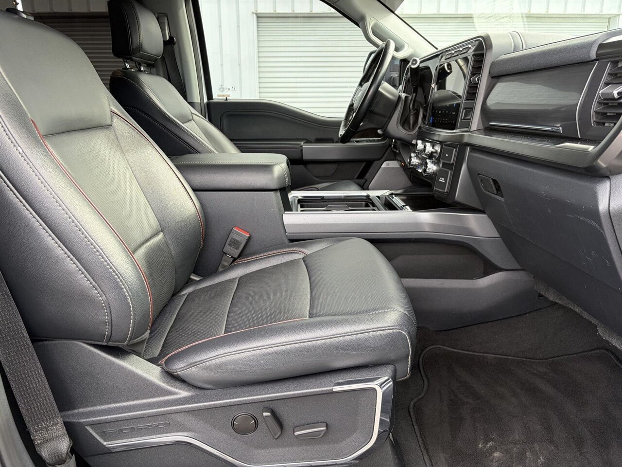 2024 Ford F-250 Super Duty Lariat   - Photo 19 - Victorville, CA 92392