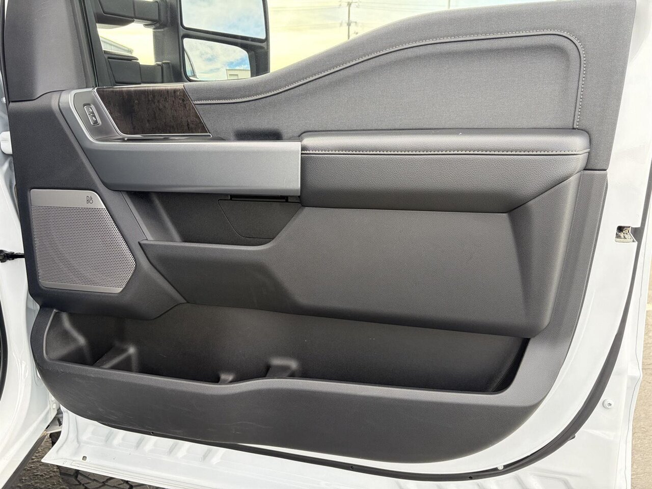 2024 Ford F-250 Super Duty Lariat   - Photo 21 - Victorville, CA 92392