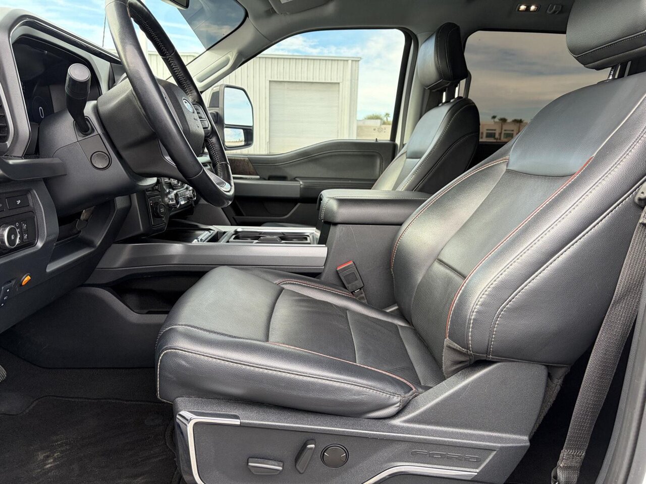 2024 Ford F-250 Super Duty Lariat   - Photo 2 - Victorville, CA 92392