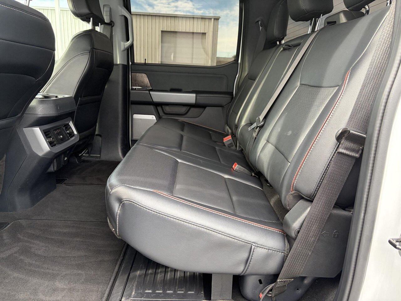 2024 Ford F-250 Super Duty Lariat   - Photo 18 - Victorville, CA 92392