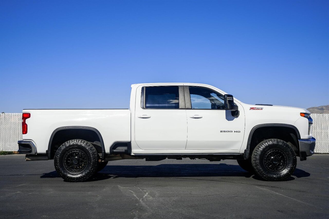 2022 Chevrolet Silverado 2500HD LT - Photo 8 - Victorville, CA 92392