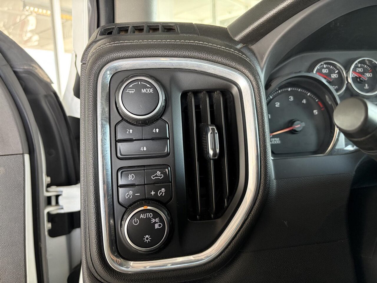 2022 Chevrolet Silverado 2500HD LT - Photo 13 - Victorville, CA 92392