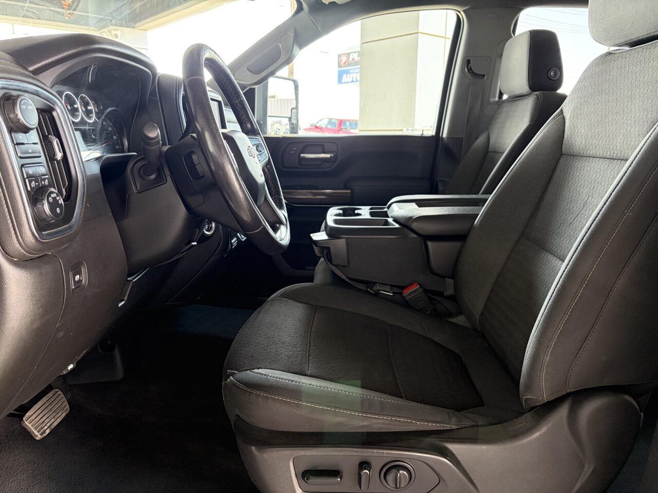 2022 Chevrolet Silverado 2500HD LT - Photo 12 - Victorville, CA 92392