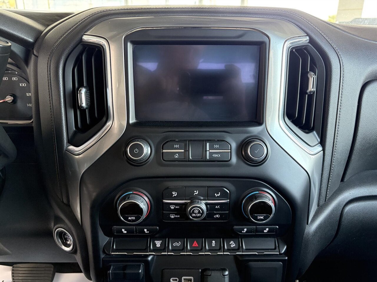 2022 Chevrolet Silverado 2500HD LT - Photo 14 - Victorville, CA 92392