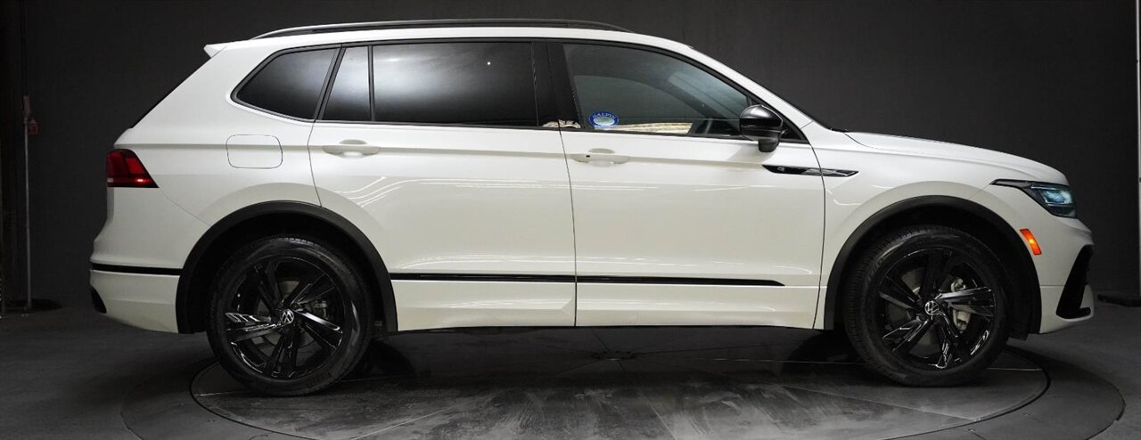 2023 Volkswagen Tiguan SE R-Line Black   - Photo 11 - Victorville, CA 92392