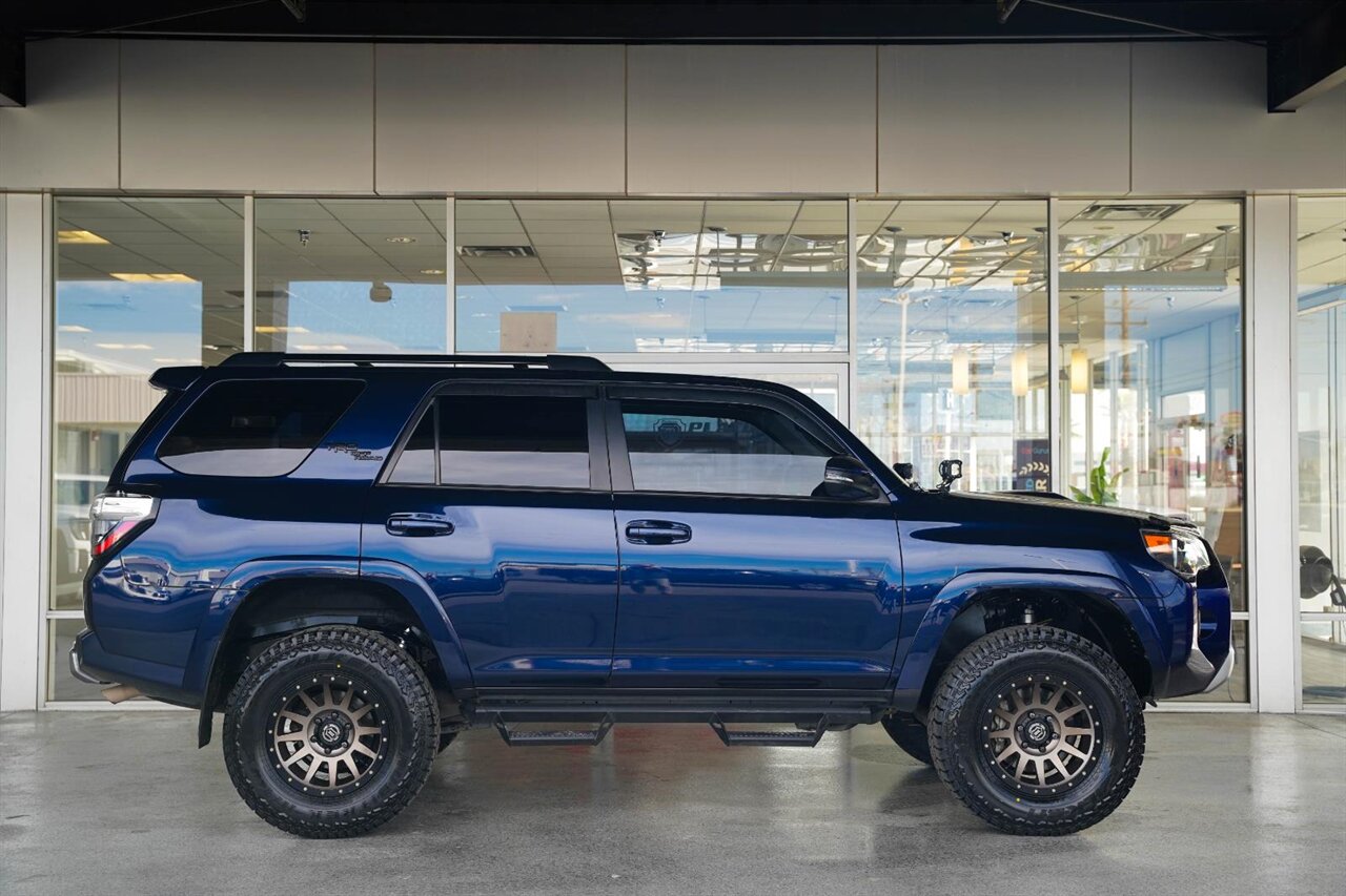 2022 Toyota 4Runner TRD Off-Road Premium   - Photo 10 - Victorville, CA 92392