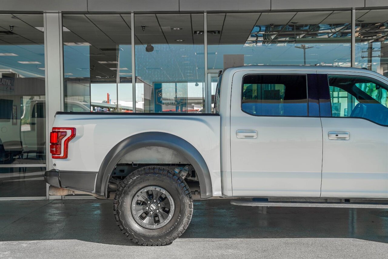 2017 Ford F-150 Raptor   - Photo 11 - Victorville, CA 92392