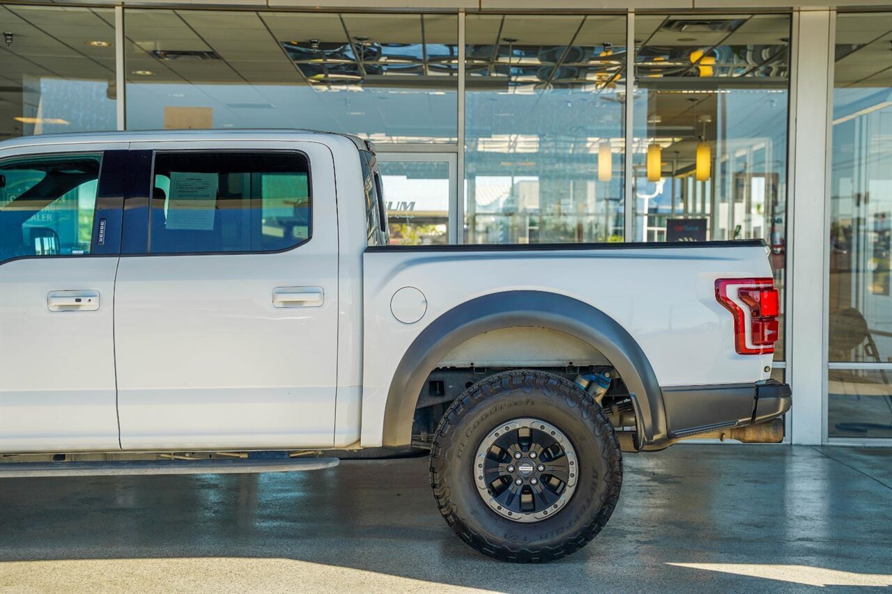 2017 Ford F-150 Raptor   - Photo 9 - Victorville, CA 92392