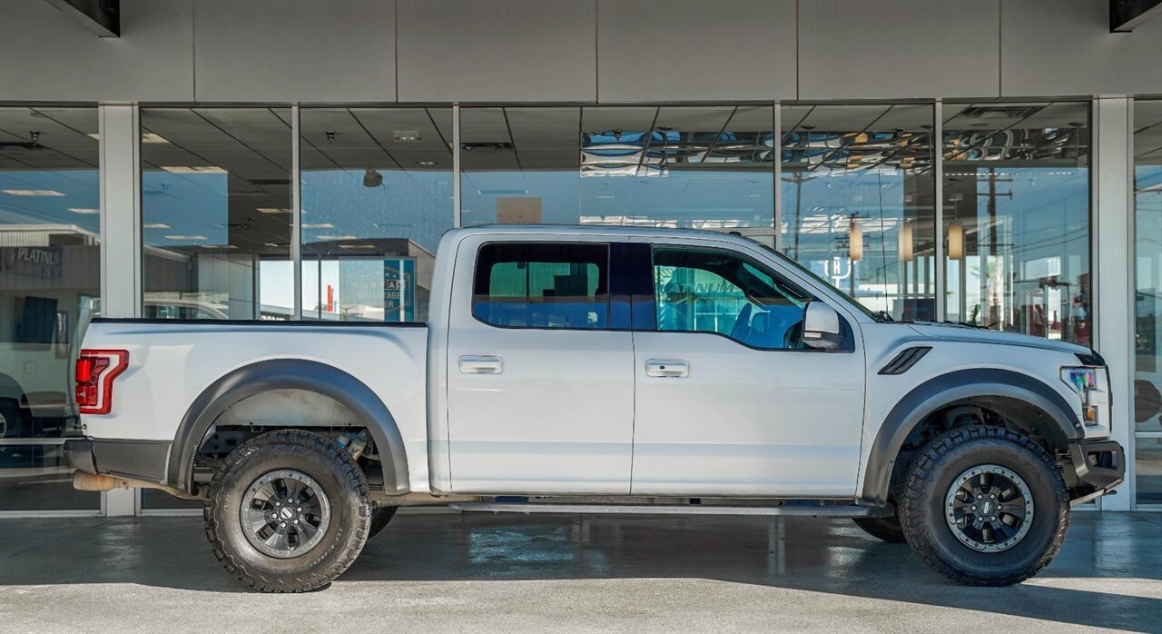 2017 Ford F-150 Raptor   - Photo 10 - Victorville, CA 92392