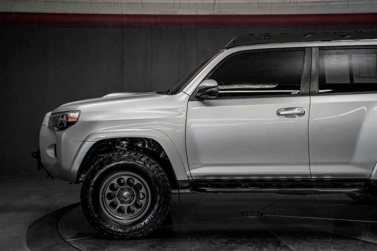 2020 Toyota 4Runner TRD Off-Road Premium   - Photo 9 - Victorville, CA 92392