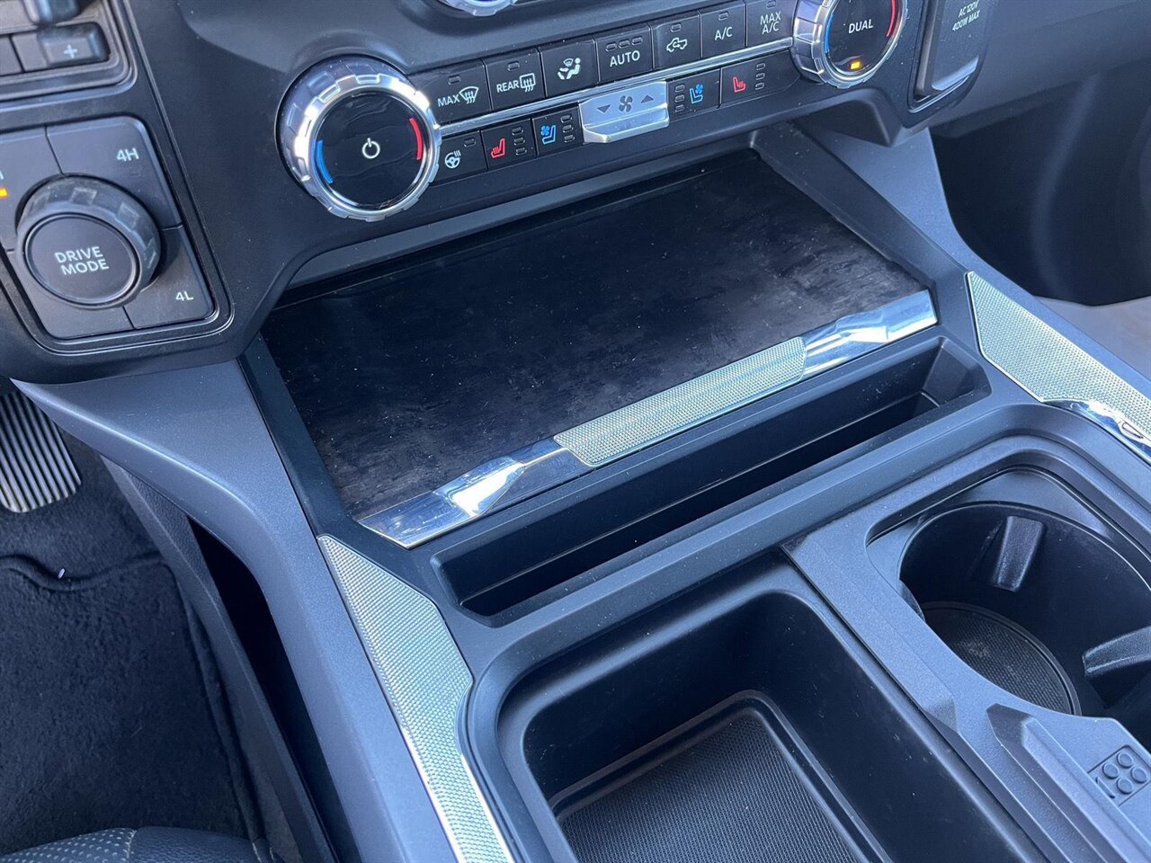 2024 Ford F-250 Super Duty Lariat   - Photo 16 - Victorville, CA 92392