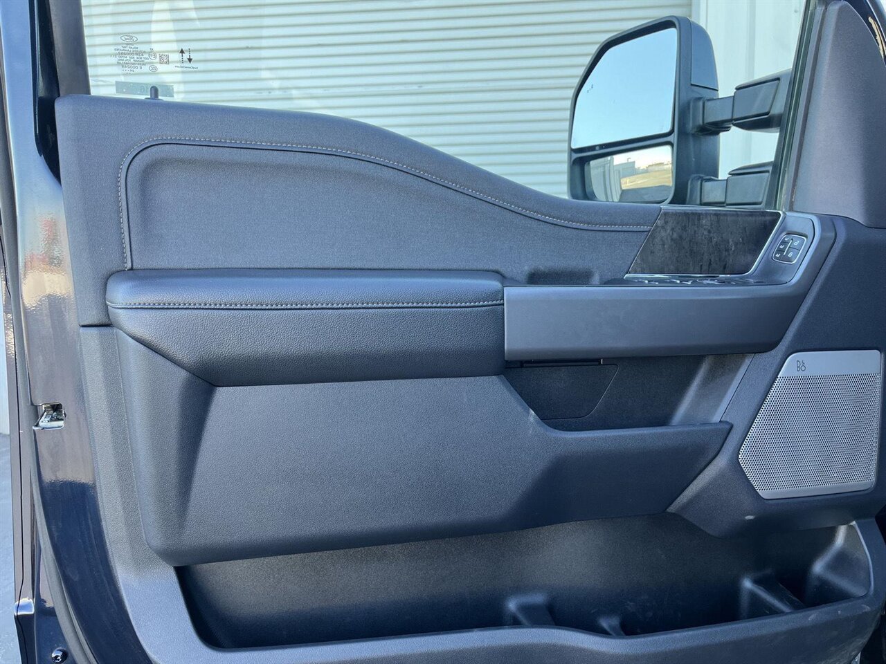 2024 Ford F-250 Super Duty Lariat   - Photo 13 - Victorville, CA 92392
