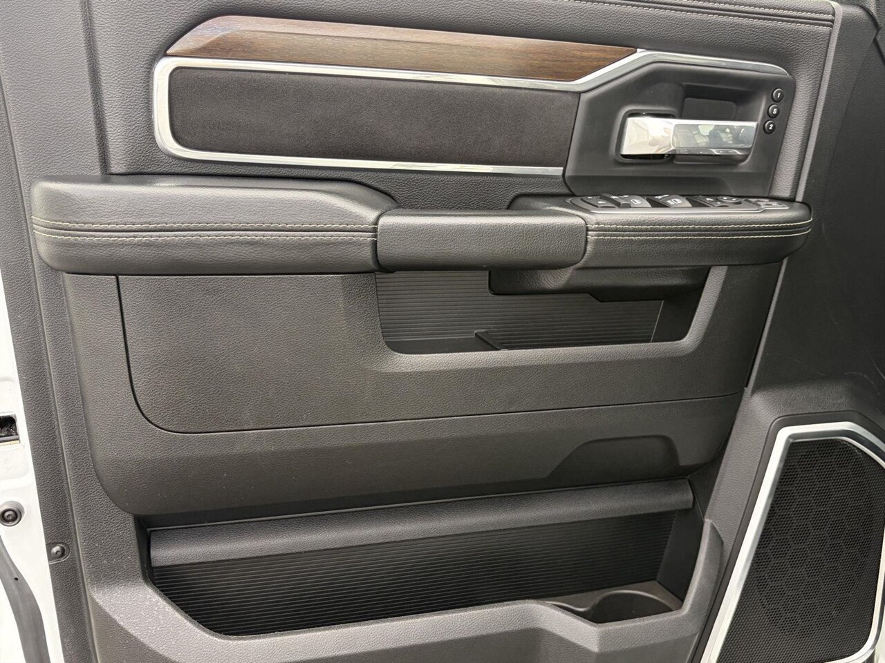 2024 RAM 2500 Laramie - Photo 12 - Victorville, CA 92392