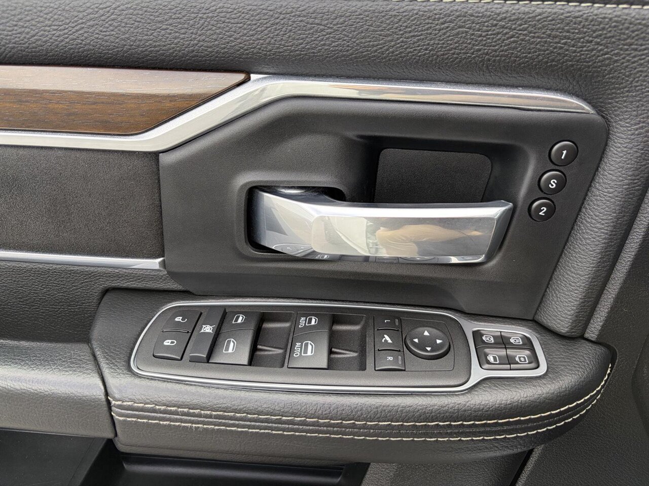 2024 RAM 2500 Laramie - Photo 14 - Victorville, CA 92392