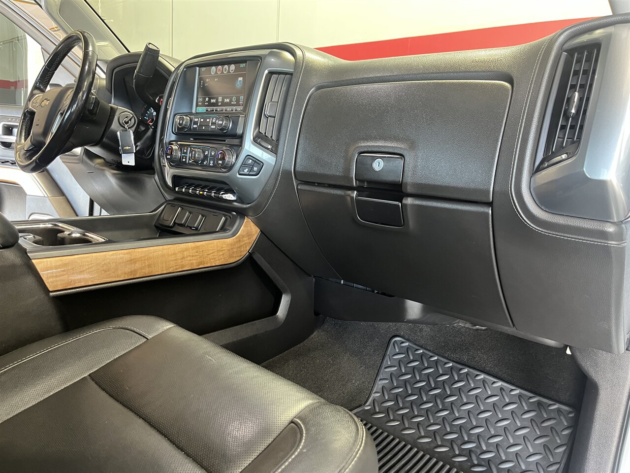 2018 Chevrolet Silverado 2500HD LTZ - Photo 30 - Victorville, CA 92392