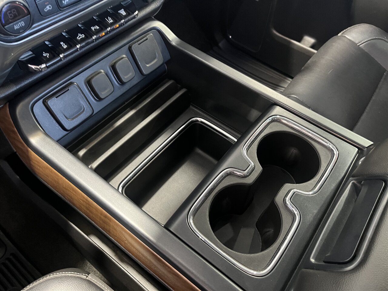 2018 Chevrolet Silverado 2500HD LTZ - Photo 23 - Victorville, CA 92392