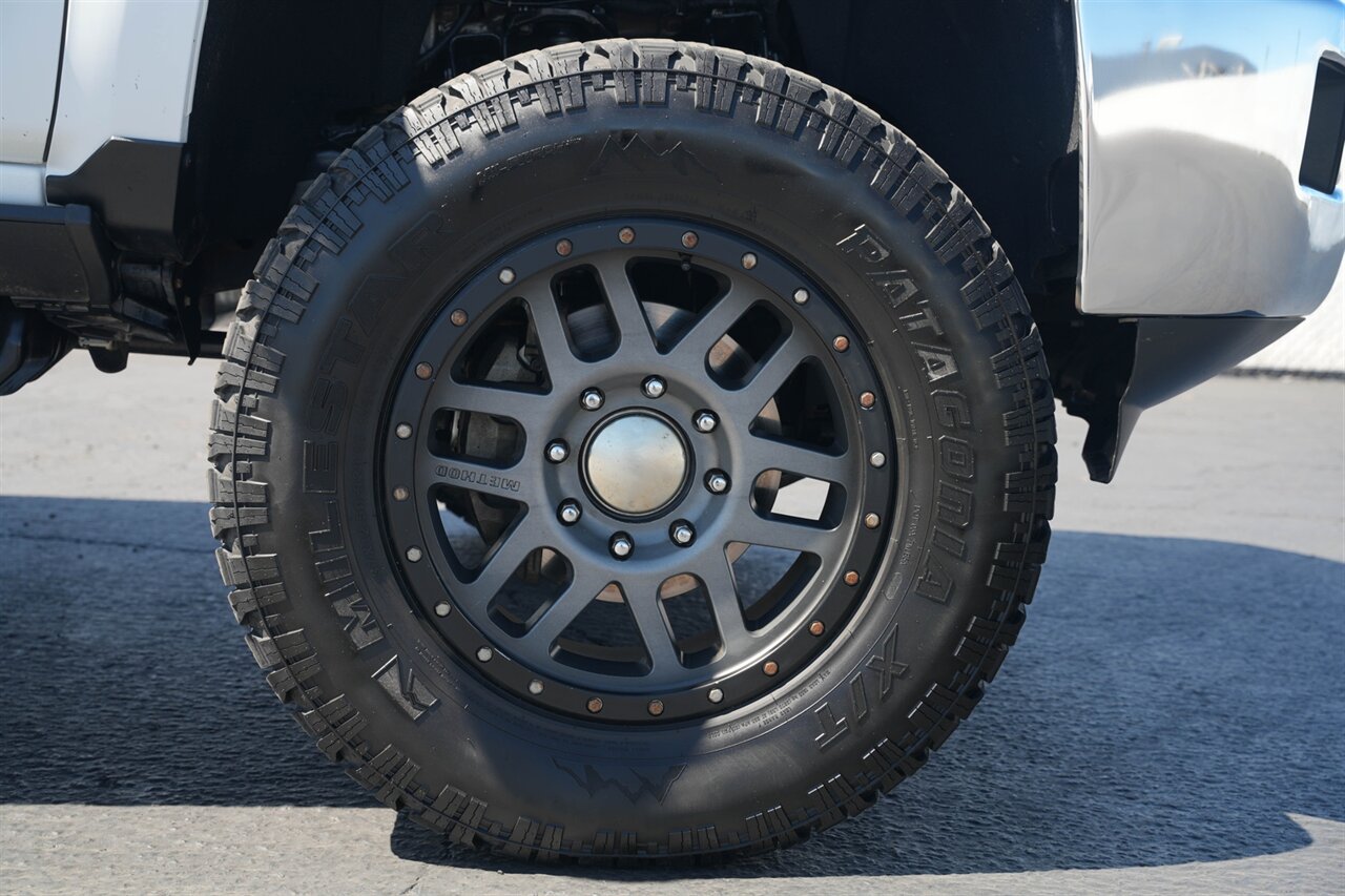 2018 Chevrolet Silverado 2500HD LTZ - Photo 14 - Victorville, CA 92392