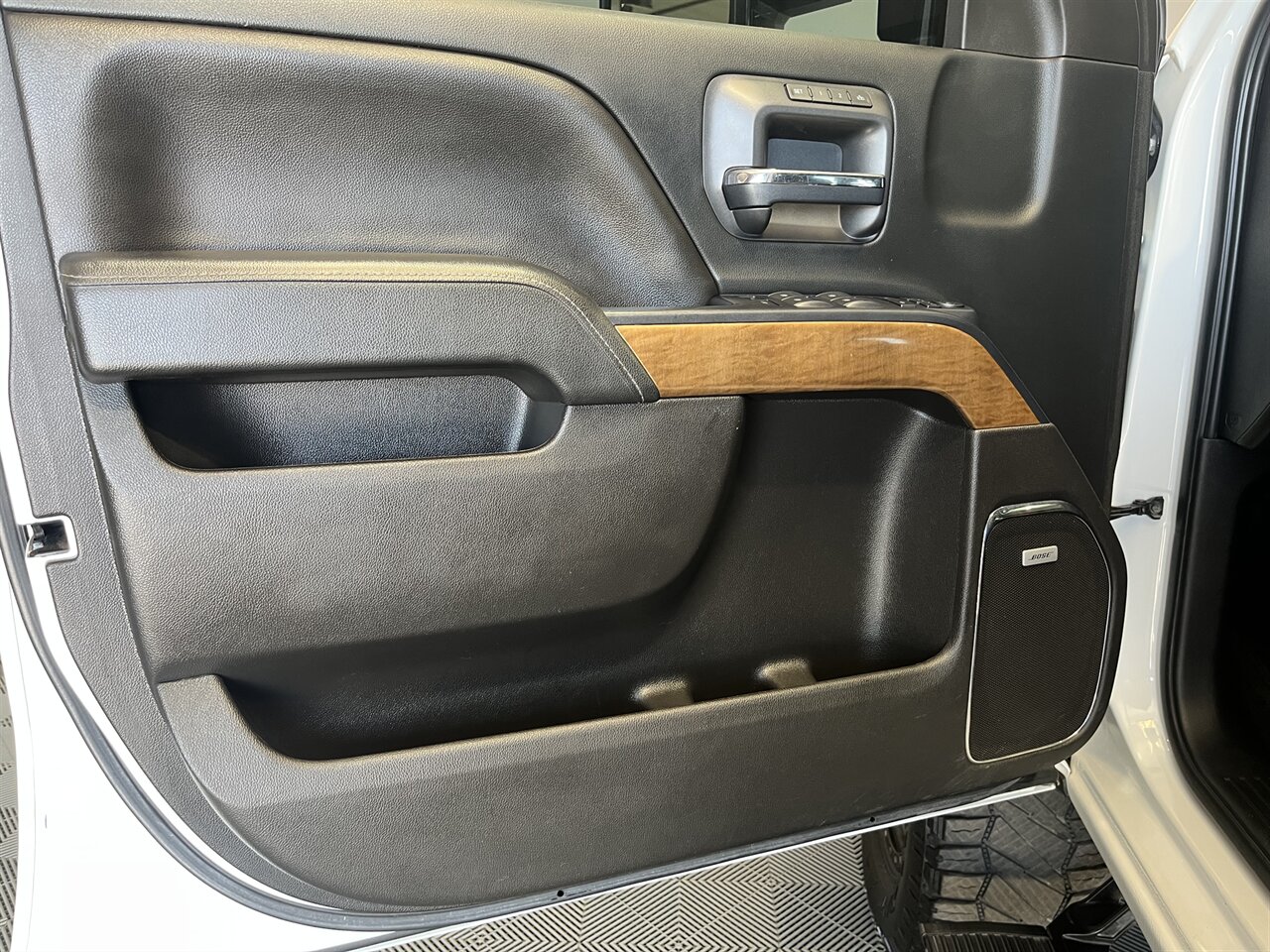 2018 Chevrolet Silverado 2500HD LTZ - Photo 18 - Victorville, CA 92392