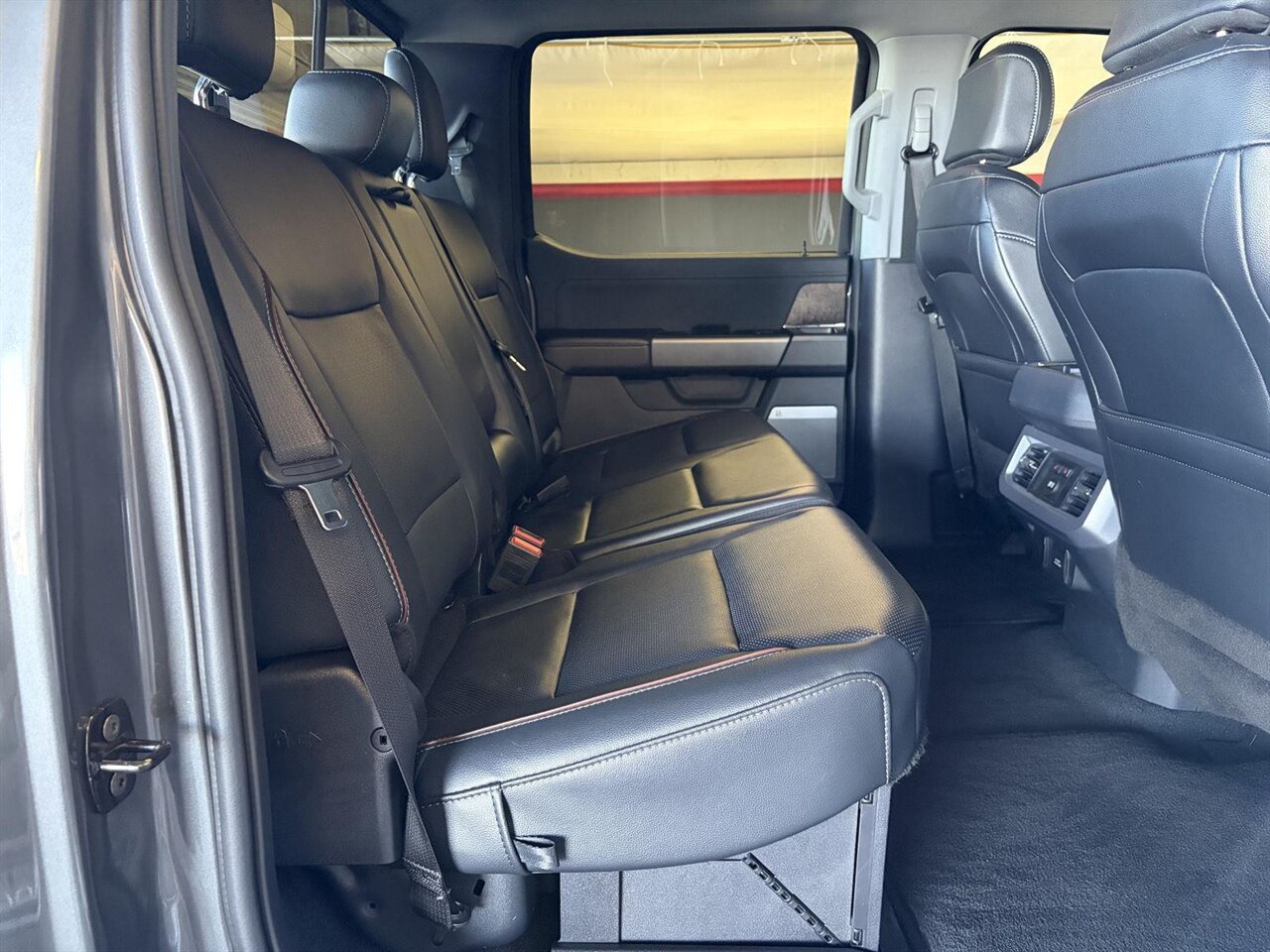 2024 Ford F-250 Super Duty Lariat   - Photo 34 - Victorville, CA 92392