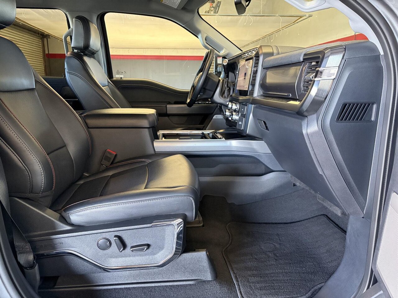 2024 Ford F-250 Super Duty Lariat   - Photo 32 - Victorville, CA 92392