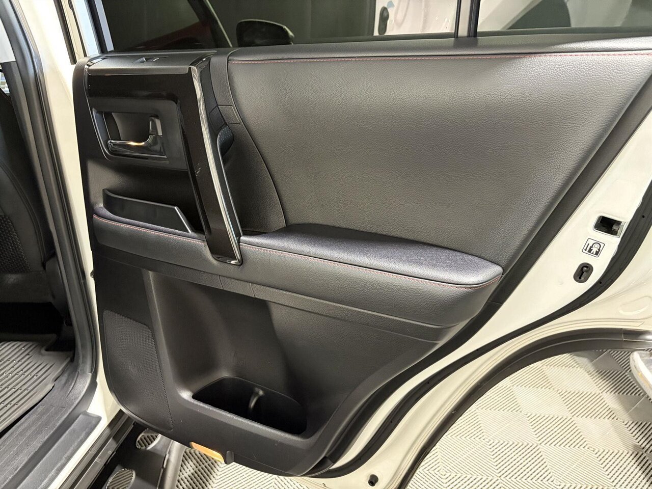 2020 Toyota 4Runner TRD Off-Road Premium   - Photo 38 - Victorville, CA 92392