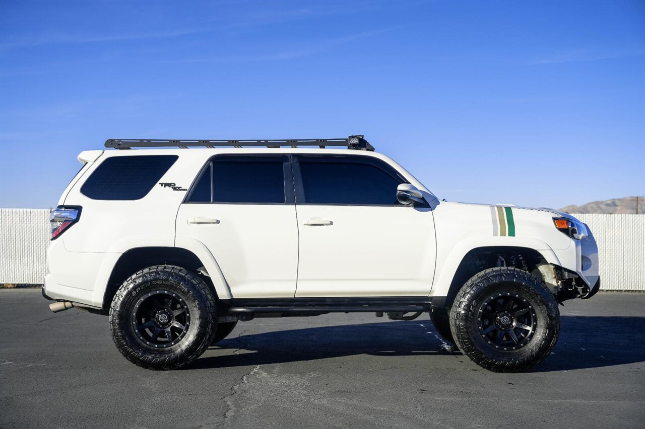 2020 Toyota 4Runner TRD Off-Road Premium   - Photo 10 - Victorville, CA 92392