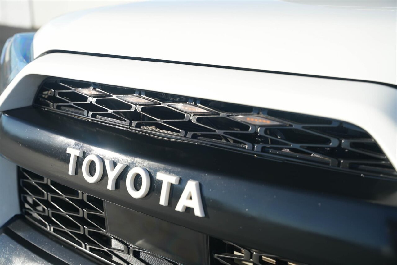 2020 Toyota 4Runner TRD Off-Road Premium   - Photo 9 - Victorville, CA 92392