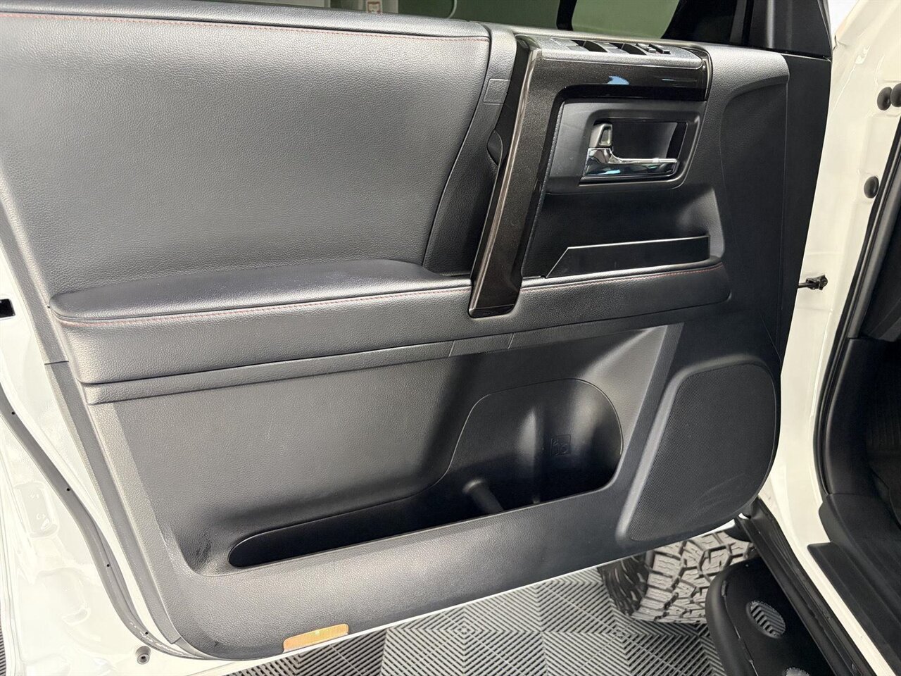 2020 Toyota 4Runner TRD Off-Road Premium   - Photo 24 - Victorville, CA 92392