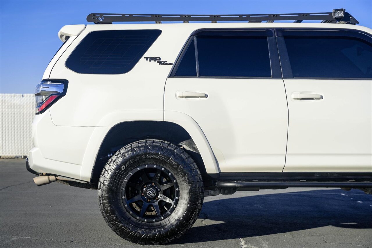 2020 Toyota 4Runner TRD Off-Road Premium   - Photo 13 - Victorville, CA 92392