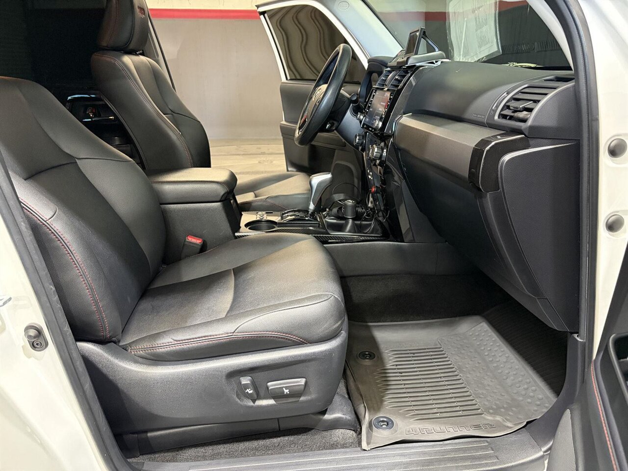 2020 Toyota 4Runner TRD Off-Road Premium   - Photo 34 - Victorville, CA 92392