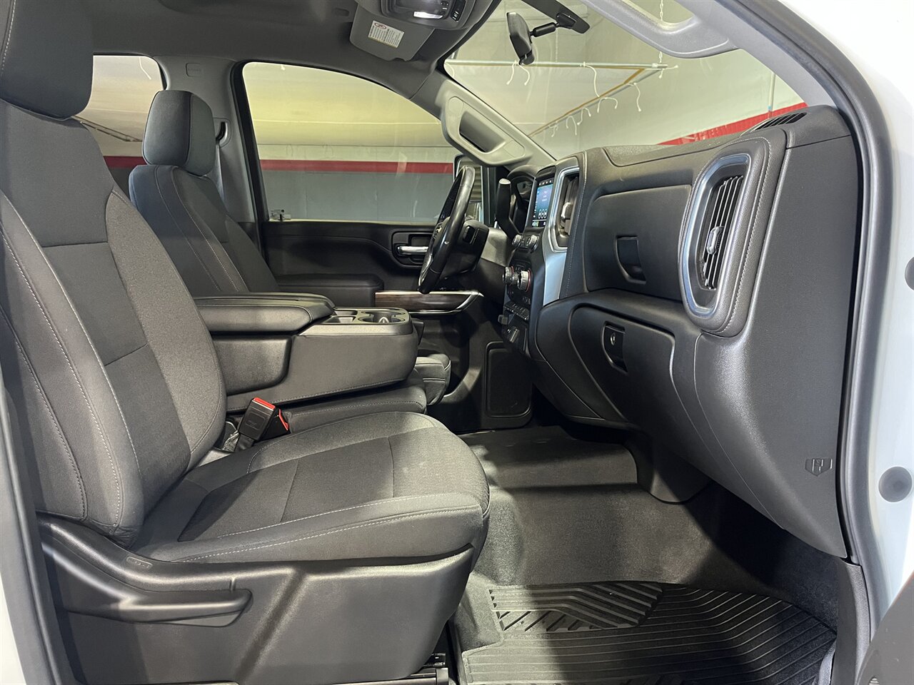 2022 Chevrolet Silverado 2500HD LT   - Photo 21 - Victorville, CA 92392