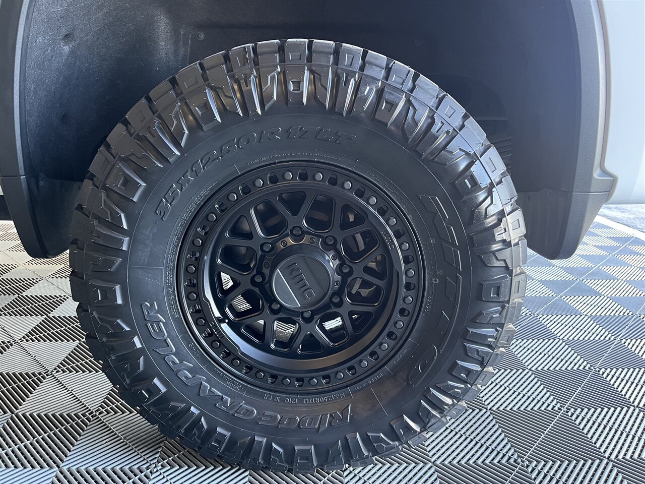 2022 Chevrolet Silverado 2500HD LT   - Photo 11 - Victorville, CA 92392