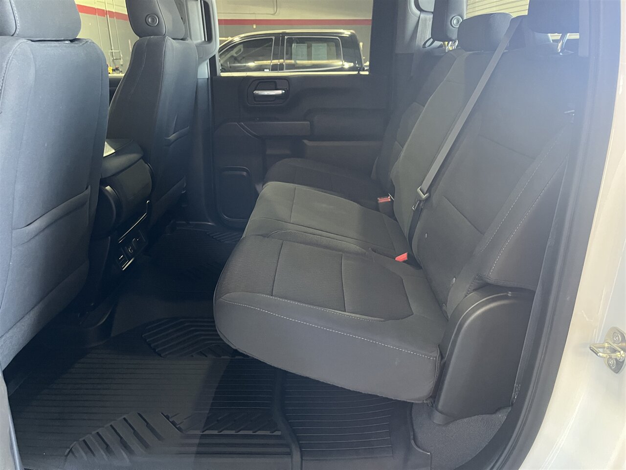 2022 Chevrolet Silverado 2500HD LT   - Photo 18 - Victorville, CA 92392